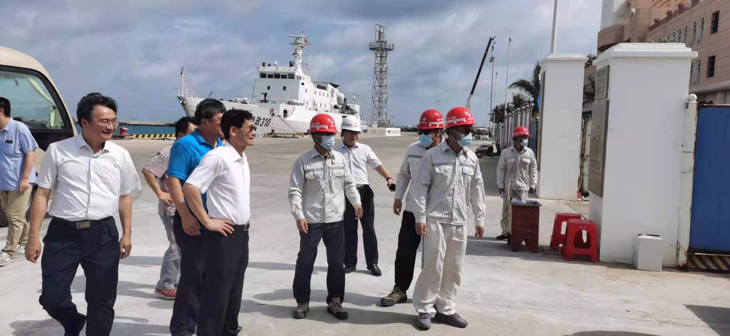 海南省省委常委、常務(wù)副省長(zhǎng)沈丹陽(yáng)蒞臨馳大建筑工程有限公司承接的三沙主權(quán)廣場(chǎng)調(diào)研指導(dǎo)